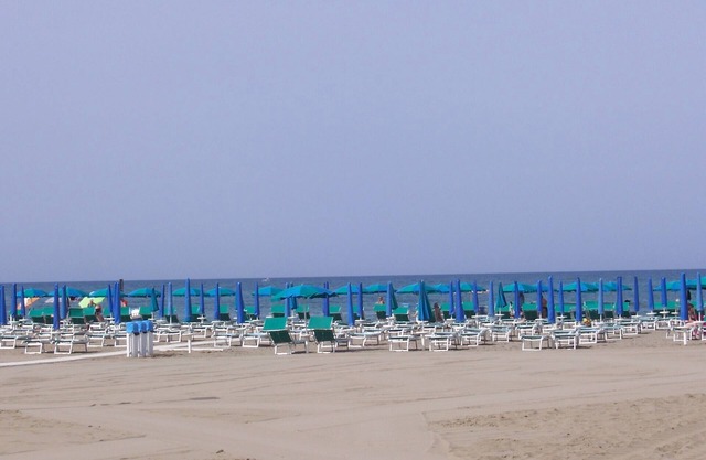 Three-room apartment large balcony a short walk from the sea and downtown