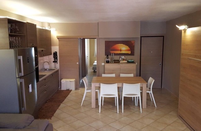 Dreizimmerwohnung mit 2 Badezimmern, großer Terrasse und ausgestattetem Garten.