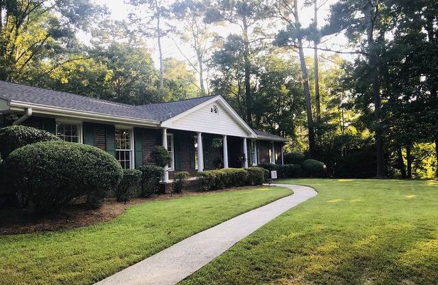 Three Sisters House - for Medical/Business Professionals or Leisure Travelers