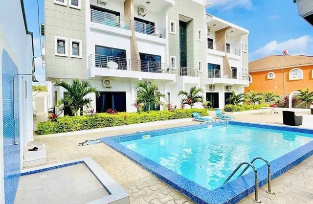 Three story 3 bedroom 4 bath with Pool. 10 Minute Walk to the Beach. Sleeps 6.