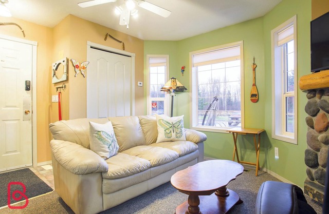 Three story townhouse / Great location