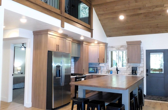 Thunder Ridge Cabin, Nestled in amazing pines with solitude and mountain feeling
