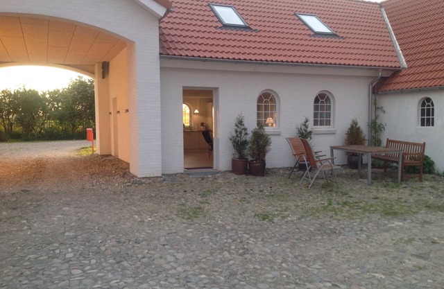 Apartment mit allen notwendigen Einrichtungen. Direkt am Fjord