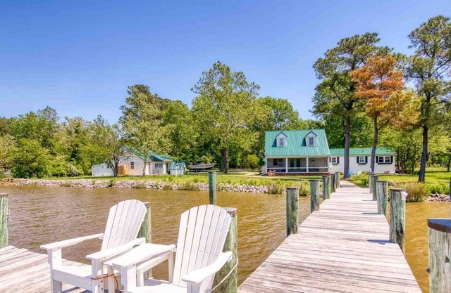 Tidal Serenity- Remote Waterfront Home with dock