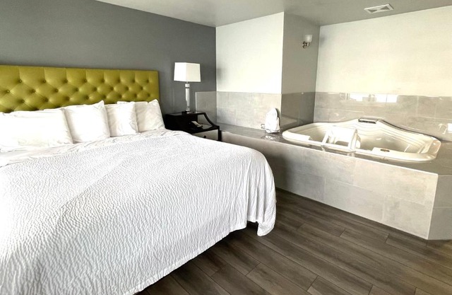 Tides Inn & Suites