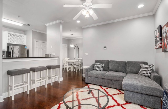 TideWalk Retreat: Your Ultimate Game Day Oasis Just 0.5 Miles from Bryant-Denny