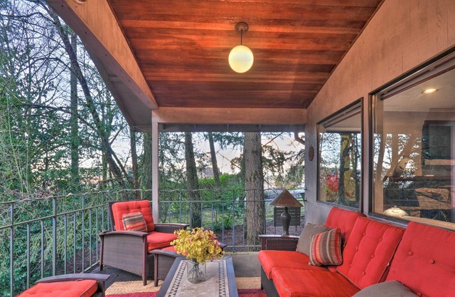 NEW! Tigard Retreat w/Deck, 15 Mins From Portland!