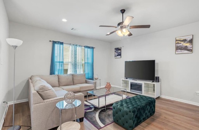 Tigers Lair Bungalow by LSU Baseball Park - CB1030