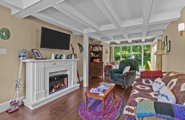 Tigh-Na-Mara: 4BR Historic Seaside Charm Awaits!