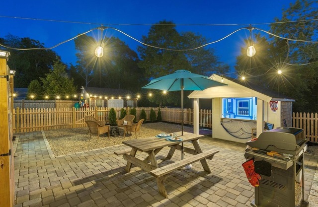 Tiki Bar, Fenced Backyard, Pond View | Cottage near Beaches