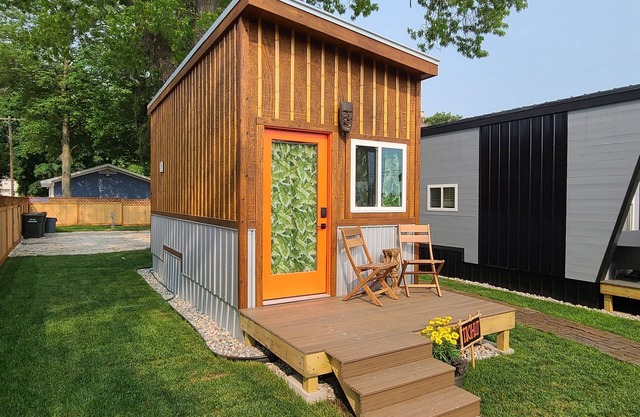 Tiki Hut - Tiny Digs Lakeshore