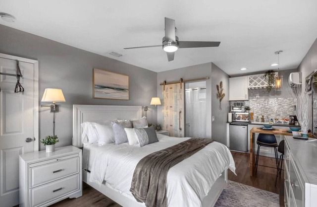 Tilah Stays | 10 min to beach & nightlife