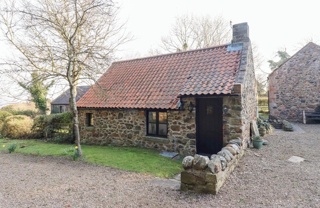 TILE ROUGE, pet friendly, character holiday cottage in Wooler