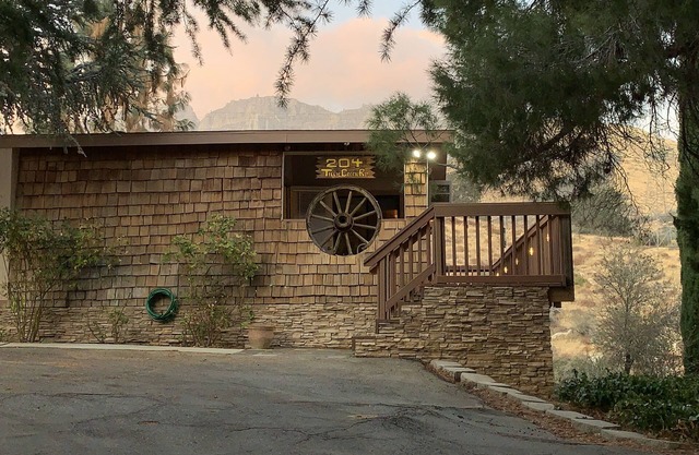 Tillie Creek Retreat: eine Creekside-Oase