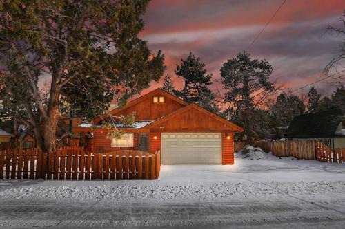 Timber lodge Retreat w/Game room