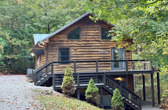 "Timber Nook" Suite at Rustic Retreat Cabin w/amenities