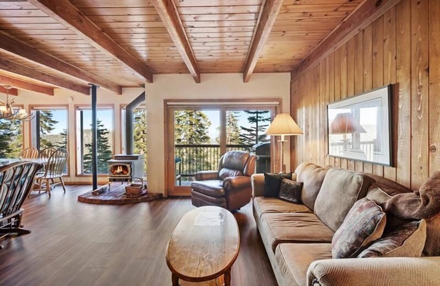 Timber Ridge #19 - 1 Pet ok, Killer View, 2 Car Garage, Private BBQ, Gorgeous Pool, Ski In/Out