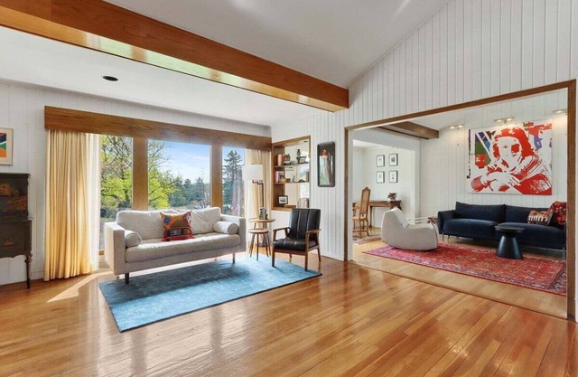 Timber Ridge-An Artist Retreat Infused w/Character |Perched on a Hill Overlooking Geneva Lake & Town
