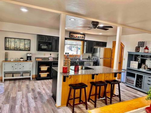 Timber Terrace .9 mi Downtown pet friendly