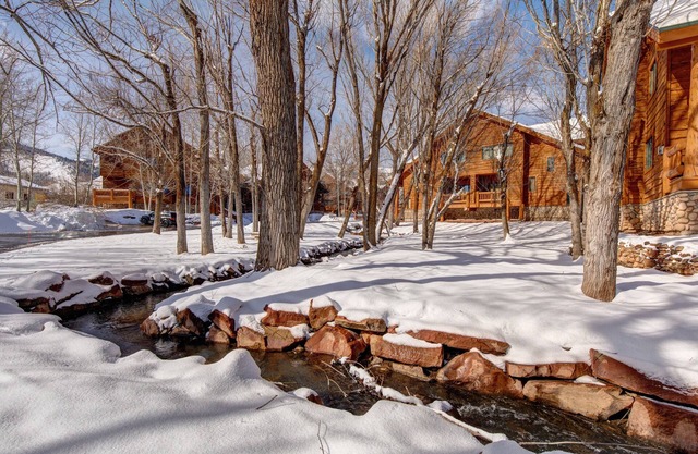 Timber Wolf Lodge 10d 2 Bedroom Condo by RedAwning