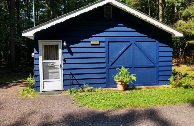 Cozy Cabin on a Quiet Lake! Family-Friendly