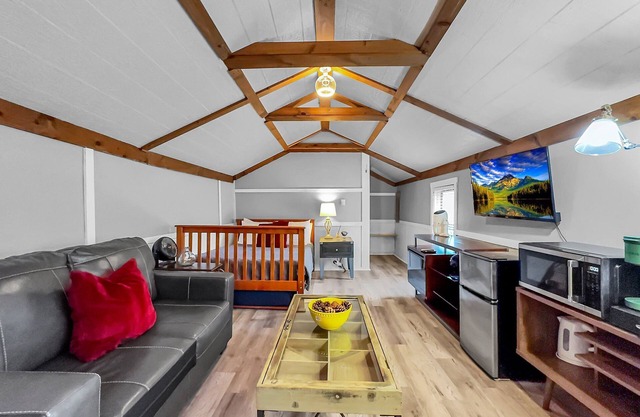 Timberline Lodge - Ski Wing - Charming chalet in downtown Ellicottville