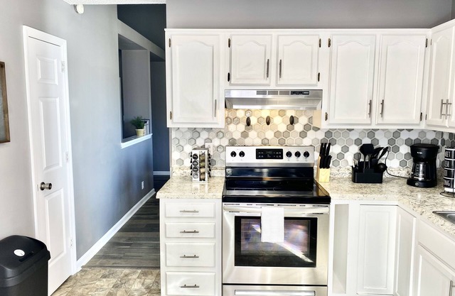 Timberline Place 3/2 house-w/King & fireplace~Slps 8/Pets Ok