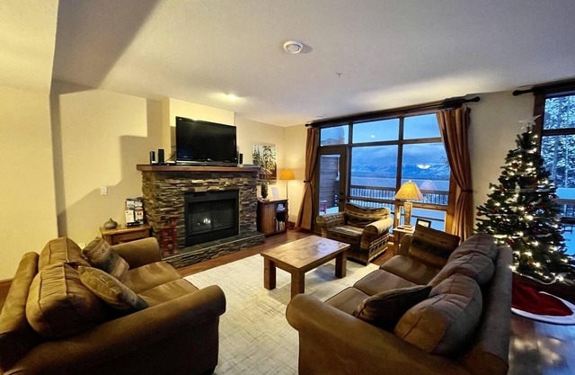 TimberStone 25 - Golf - Ski - Hike - Chill - Private Hot Tub - Sleeps 10