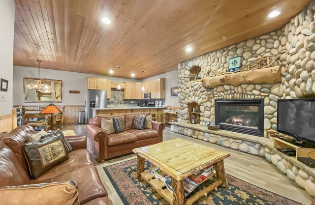 Timberwolf Retreat Park City Getaway-Community Hot Tub! Near the Canyons Resort!