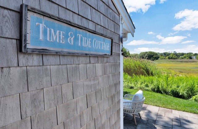 Time and Tide Cottage - A Barnstable Village Retreat RPAM020