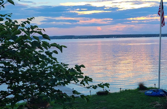 Time Peace on Seneca Lake- Peaceful Lakefront Wine Trail Retreat