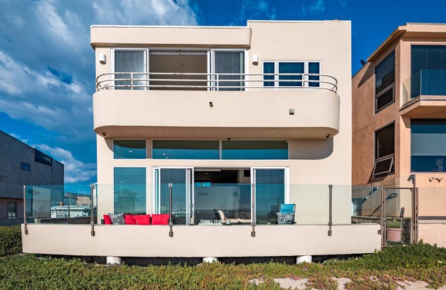 Time2Relax at this Beachfront House on Silverstrand!