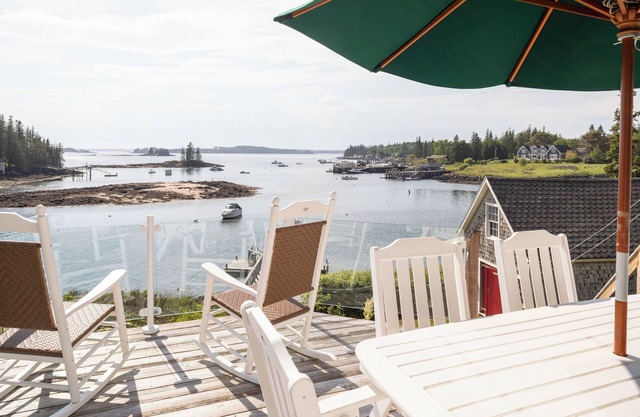Timeless Days: Küste von Maine, Fisherman's Cottage mit Deepwater Dock
