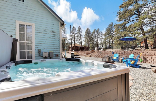 Timeless Pineview Cottage | Hot Tub & Pet Friendly