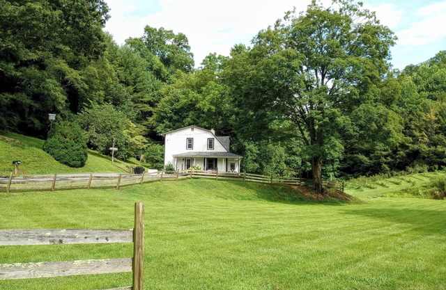 Tinker Valley Farmhouse a charming 99 year old home in scenic Roan Mountain