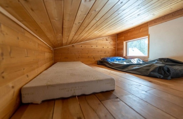 Tiny Cabin, off grid ski cabin