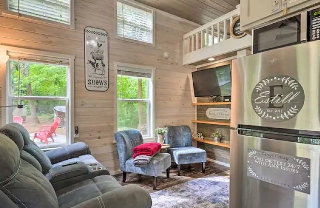 Tiny cabin w/family lake…. Perfect balance of nature and convenience!!!