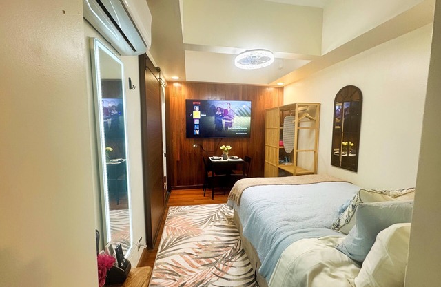 Tiny Cave Studio in Old San Juan/ high speed WIFI/ Luxury Bathroom/ 55” TV
