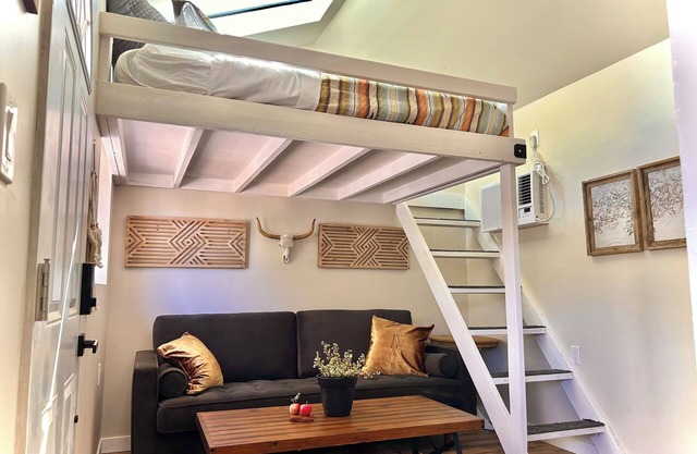 Tiny Farmhouse Cottage with Loft - Drift Asleep by Stargazing through Skylight