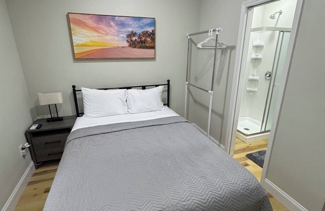 Tiny home in Tampa 5 mins away from the Hard rock Casino