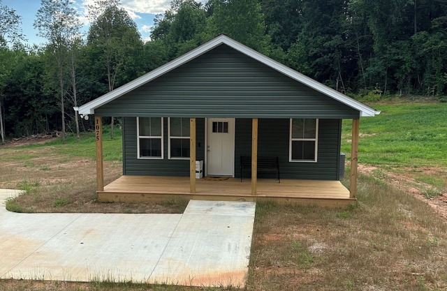Tiny home in Walhalla,SC-foothills Blue Ridge Mountains: near Clemson