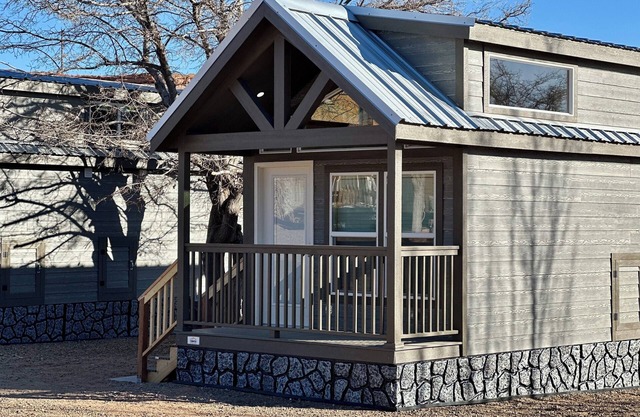Luxurious Tiny Home King Room #12B