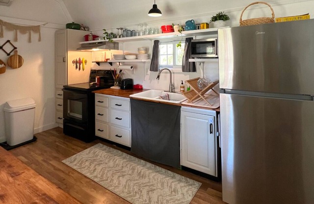 Tiny Home near Monster Mountain MX Park and Lake Martin