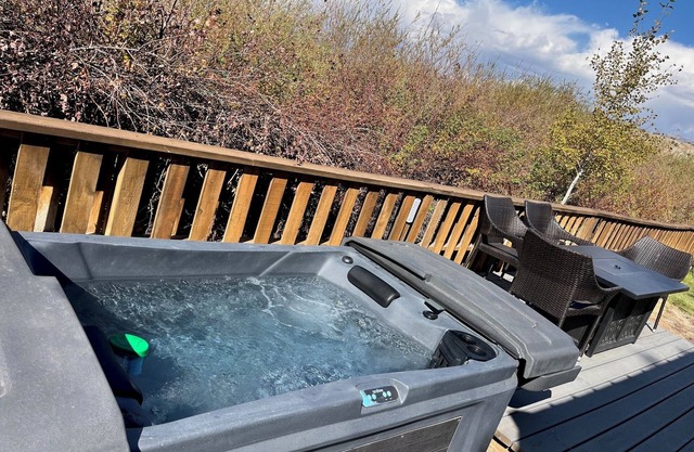 Tiny Home on horse property in Eagle: close to trails/town with private hot tub