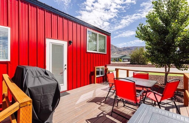 Tiny Home Paradise with Hot Tub