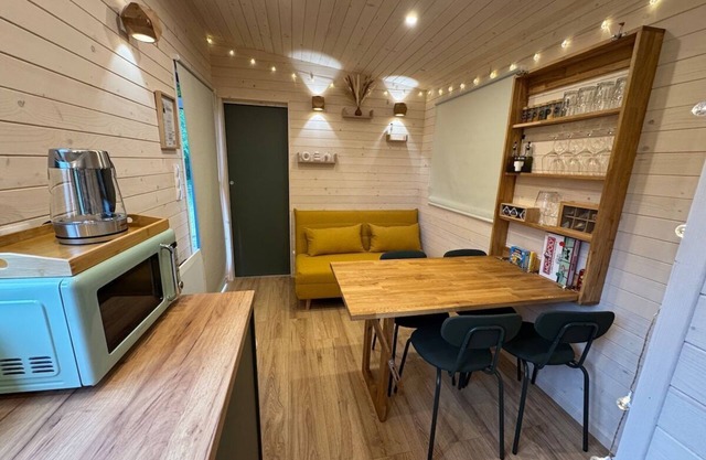 Tiny house-Eigenes Badezimmer-Premium-Blick auf den Wald