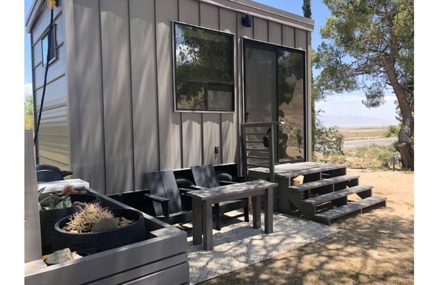 "TINY" HOME w/ expansive views of the Sierras NOW W/ WIFI!