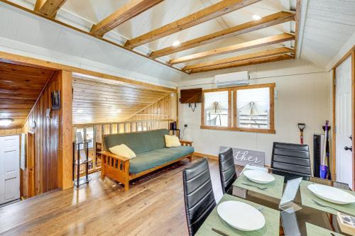 Tiny Home with Deck and Mtn Views in Lake Arrowhead!