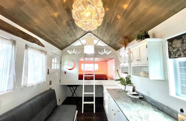 Tiny home with Loft-Boho by the sea under the stars