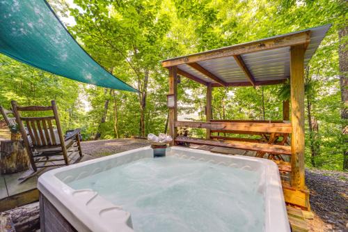 Tiny Home with Private Sauna in Woods of Newport!